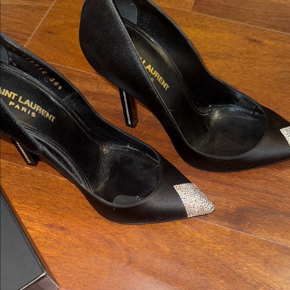 Saint Laurent Elegant Black Heels with Silver Tips - Picture 4 of 10